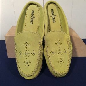 Minnetonka Moccasins Suede Leather chartreuse color Women’s size 11
